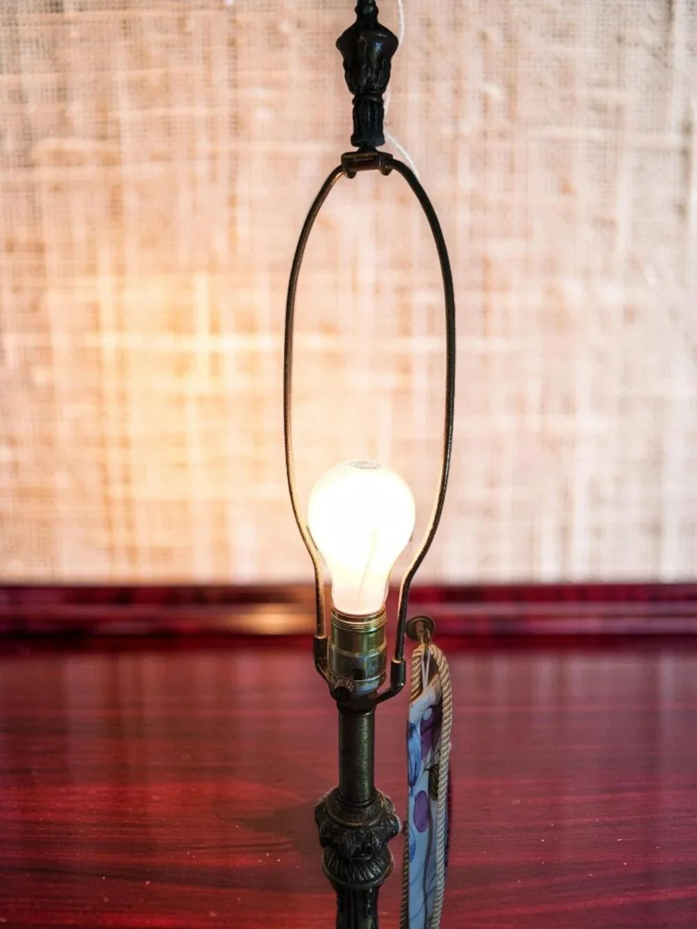 Vintage Cambridge Brass/Glass Scrollwork Base Banquet Table Lamp.